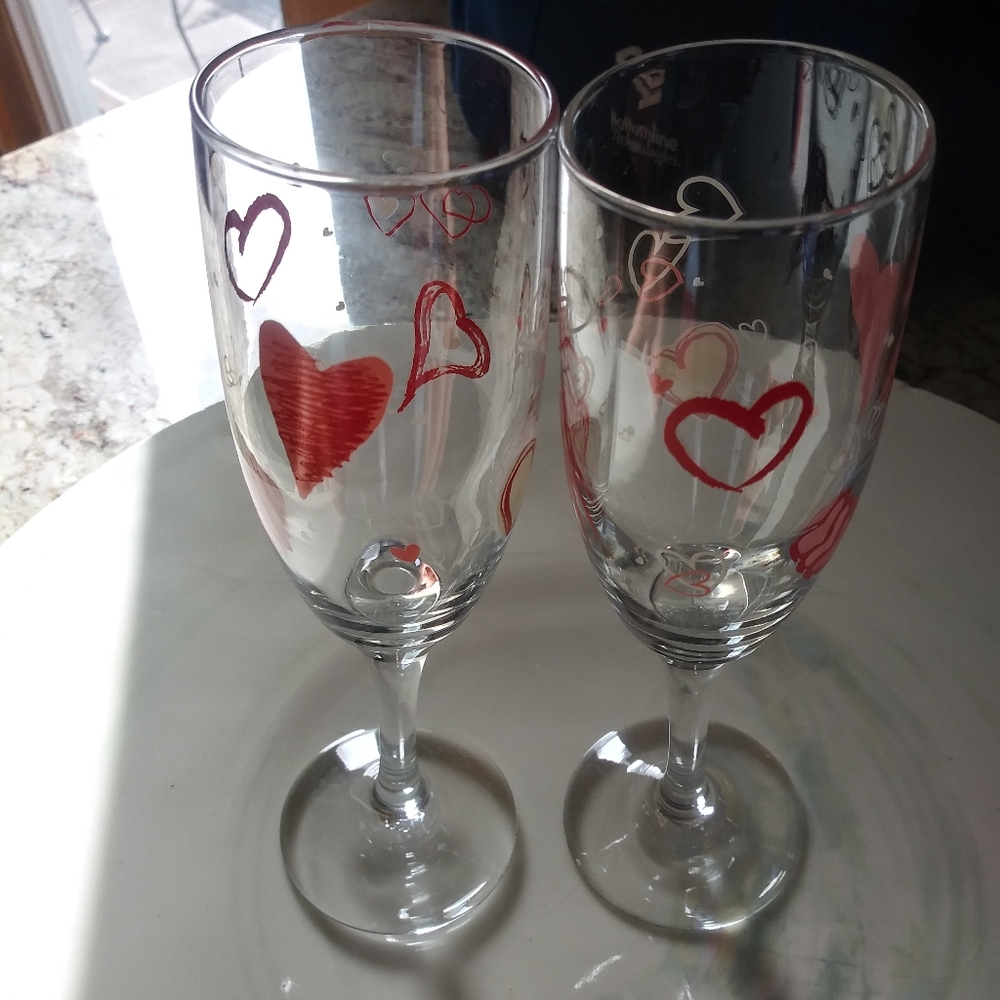 Champagne flute stem glasses with hearts